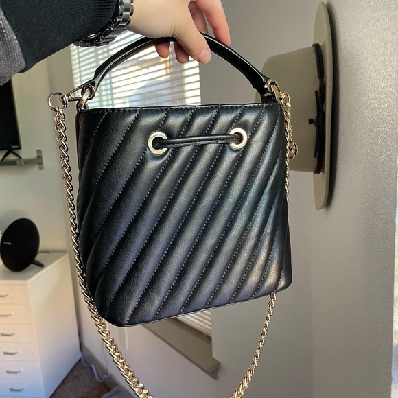 ⚡️SOLD⚡️Michael Kors Suri Bucket Bag - Picture 5 of 7